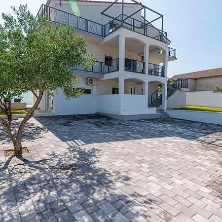 Apartment Radelj Pirovac