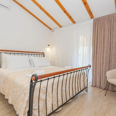 Radelj Apartment Pirovac