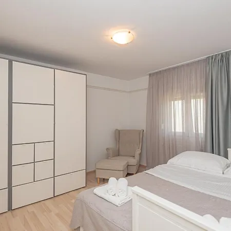 Radelj Apartment *