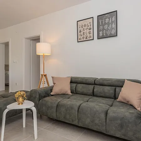 Radelj Apartment Pirovac